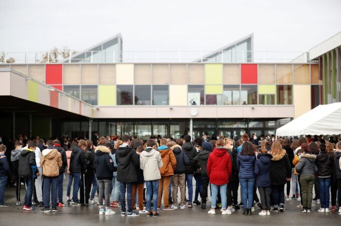 Minuto de silencio en homenaje a Samuel Paty en un colegio en Francia