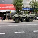 Un blindado del Ejército por las calles de Madrid