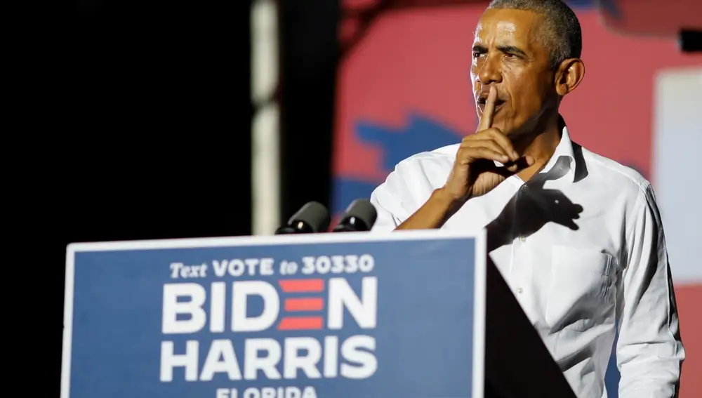 El ex presidente Barack Obama durante su acto de campaña al estilo autocine en Miami
