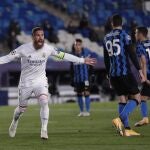 Sergio Ramos celebra su gol 100 con el Real Madrid al Inter de Milán