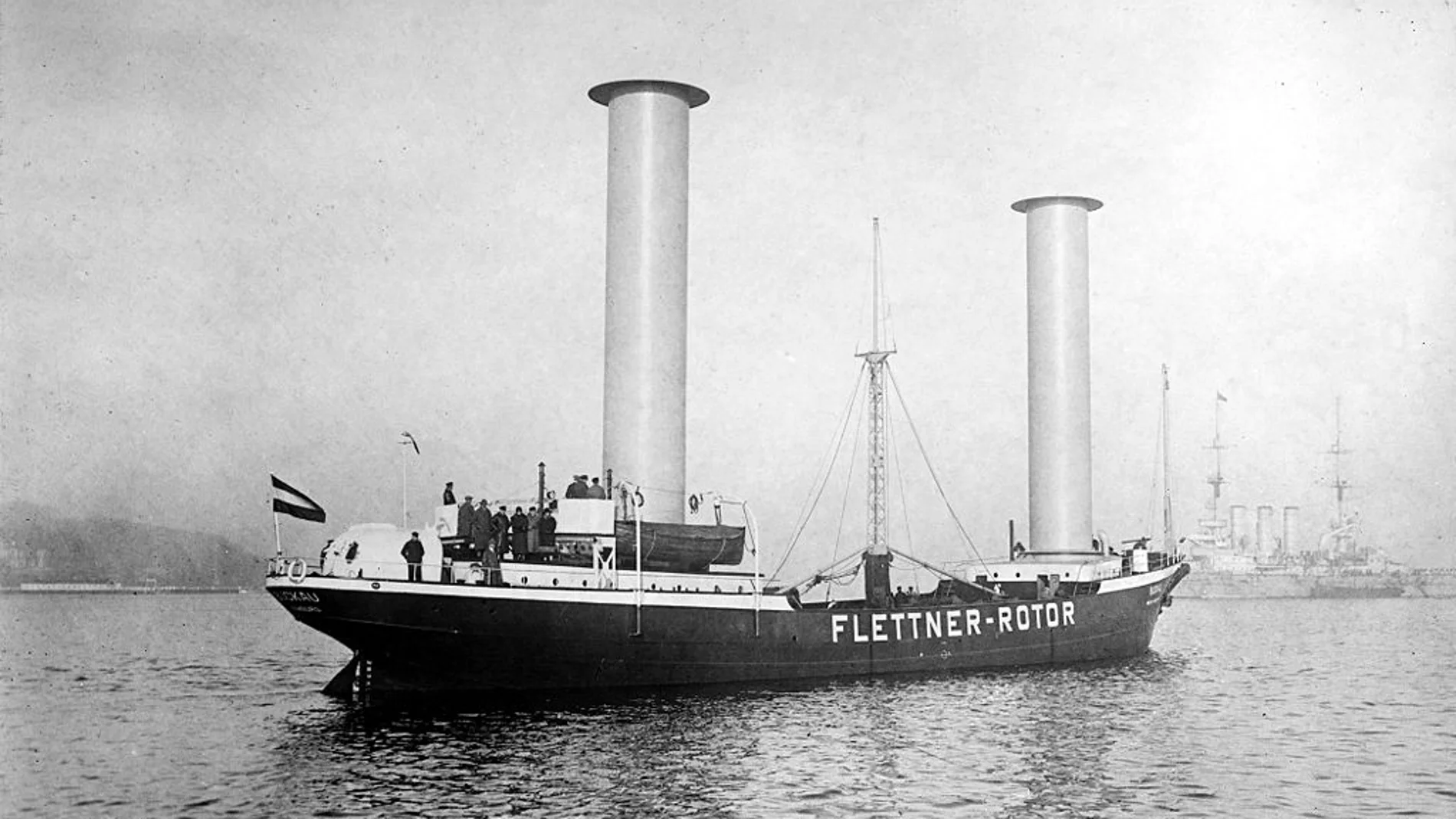 El Buckau, un barco rotor fotografiado 1924.