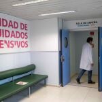 Un médico del Hospital Reina Sofía de Murcia