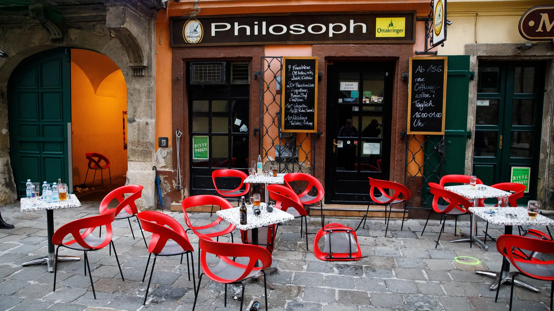 La terraza de un bar de Viena donde se produjo uno de los múltiples ataques en la tarde del lunes