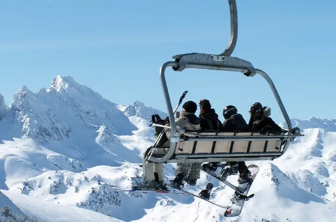 El Pirineo francés impulsa la nueva temporada de nieve con nuevos y atractivos forfaits en sus 38 estaciones