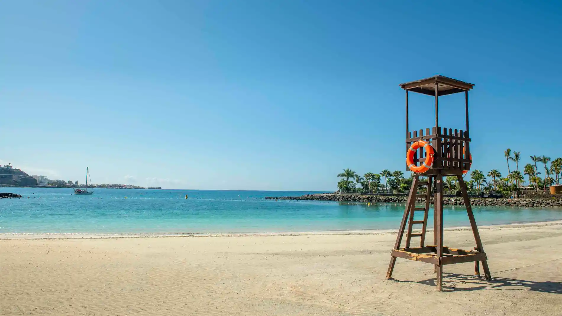 La escapada perfecta es Gran Canaria, el lugar ideal para disfrutar de inmensas playas de arena rubia, pueblos con encanto, gastronomía llena de secretos y una temperatura media anual de 24 grados.