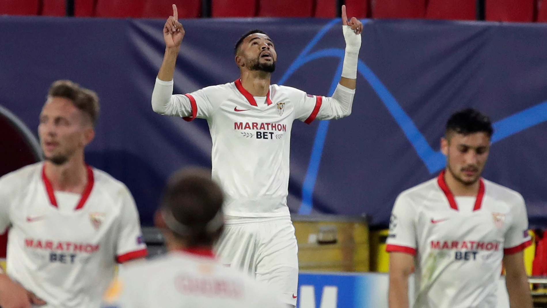 El delantero marroquí del Sevilla, Youssef En-Nesyri, celebra un gol.
