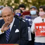 Rudy Giuliani ,abogado de Trump durante un acto durante el recuento de votos en Pennsylvania.