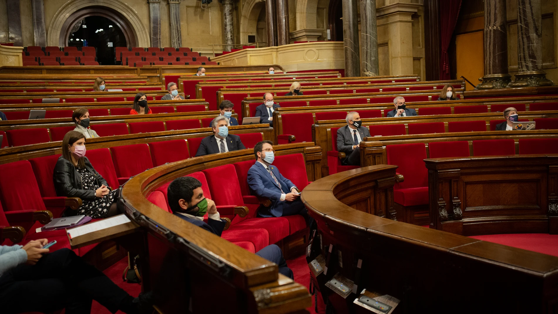 Vista del hemiciclo durante una sesión de control al Govern de la Generalitat en el Parlament.