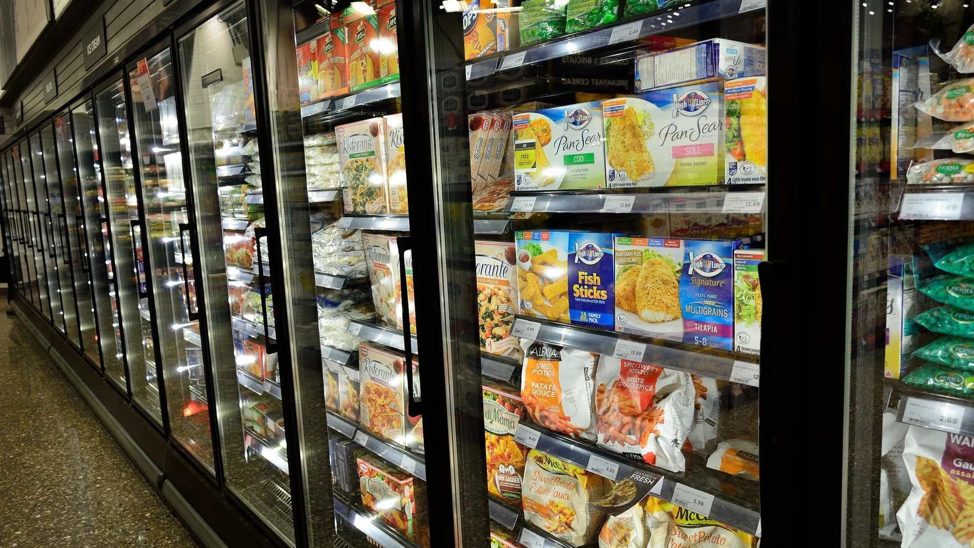Alimentos congelados en el supermercado