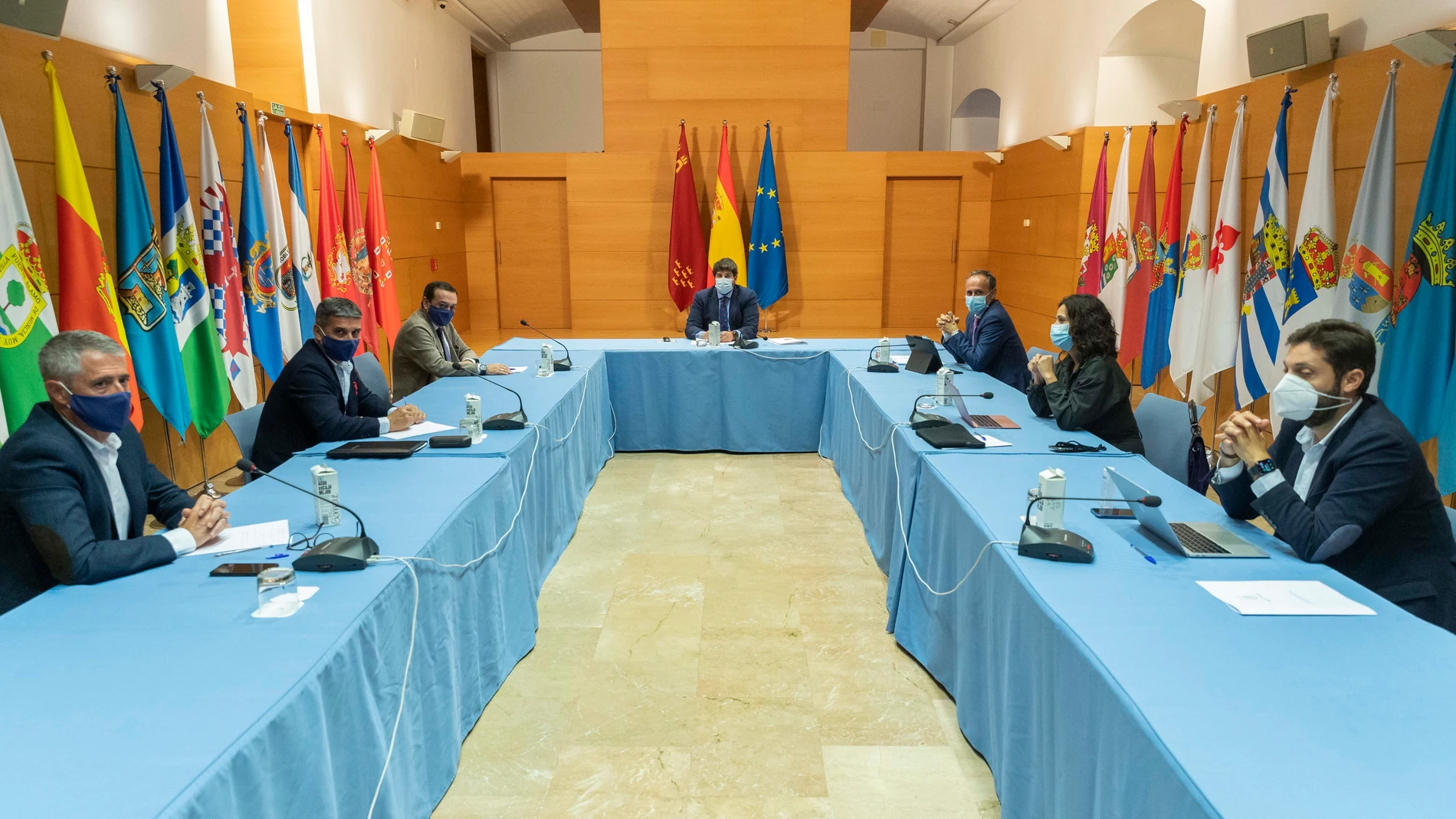 El jefe del Ejecutivo autonómico, Fernando López Miras, preside la mesa de trabajo para diseñar un plan regional de rescate para el sector de la hosteleríaCARM05/11/2020