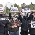 Protestas de los hosteleros a las puertas de las Cortes regionales