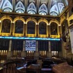 Una pantalla muestra la evolución del IBEX 35 este jueves en la Bolsa de Madrid
