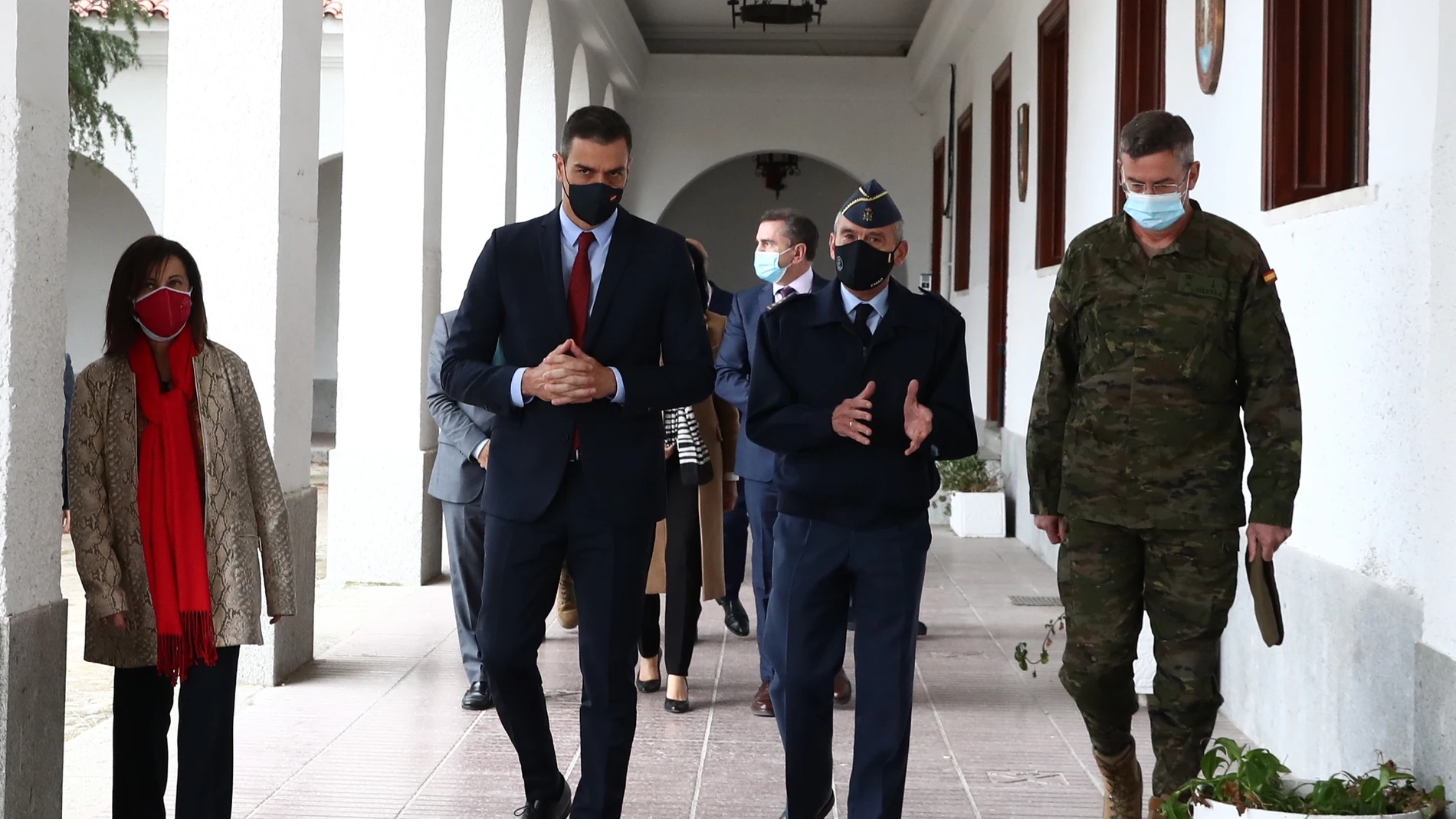 La ministra de Defensa, el presidente del Gobierno y el Jemad visitaron el miércoles a los rastreadores militares en Madrid