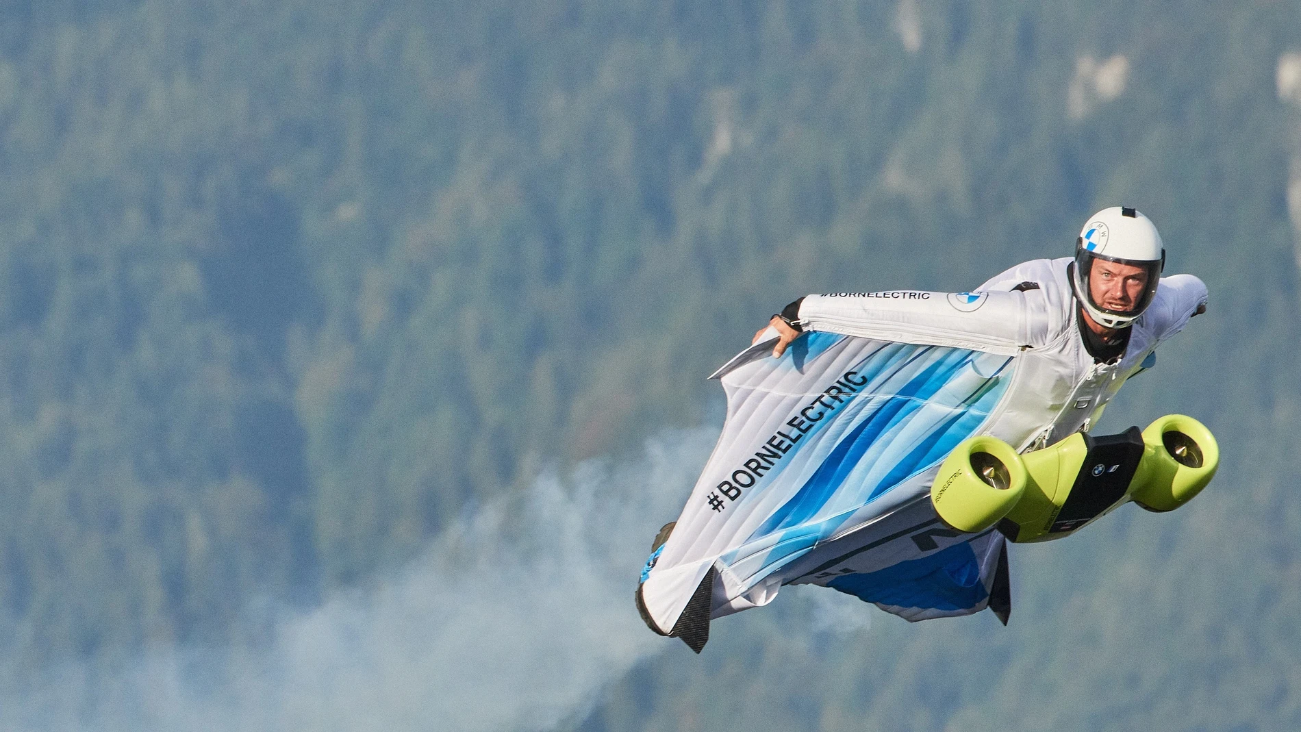 El paracaidista y saltador profesional austriaco Peter Salzmann.BMW (Foto de ARCHIVO)10/09/2020