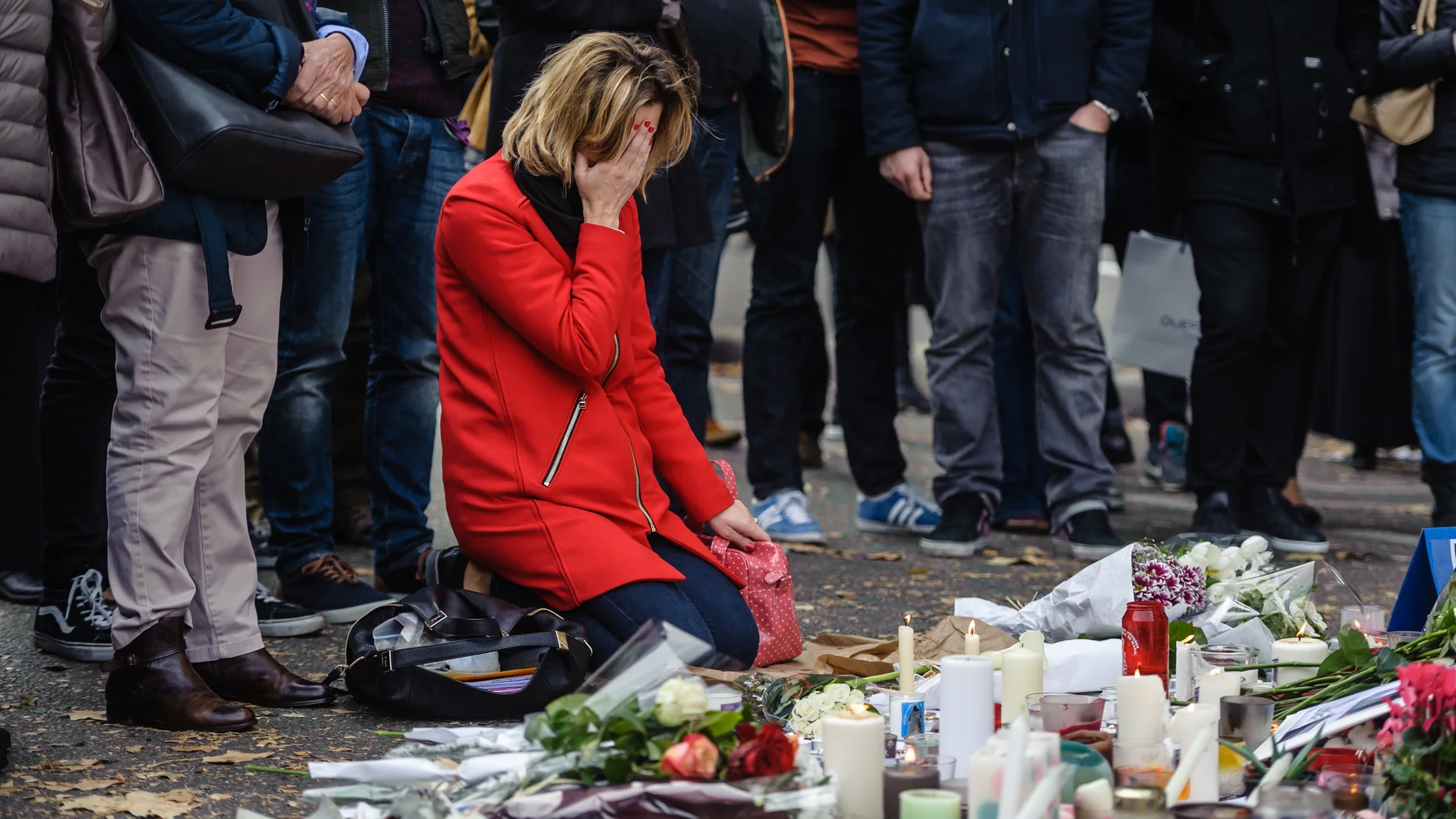 Memorial por las 130 muertos de la cadena de atentados terroristas del 13 de noviembre de 2015 en París