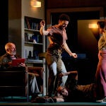 De izda. a dcha., Enric Benavent, Marcos Pereira y Laura Toledo; en el suelo, Jorge Muriel