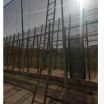 Escalera colocada en la parte española del vallado de Melilla para poder pasar a Marruecos