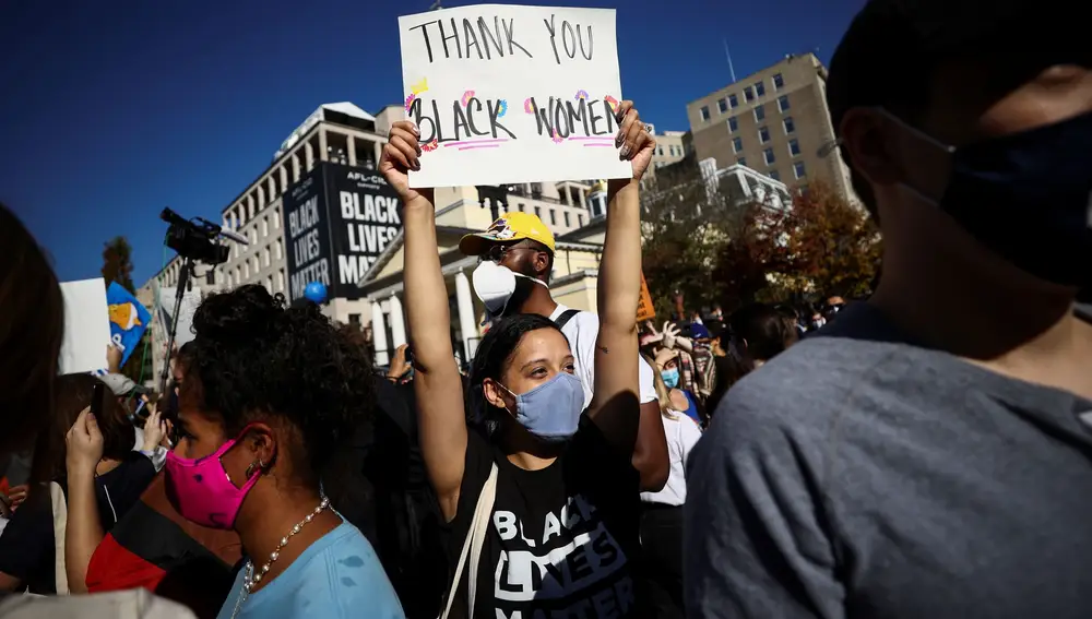 Imágenes de apoyo a Biden en en Black Lives Matter Plaza cerca de la Casa Blanca, en Washington