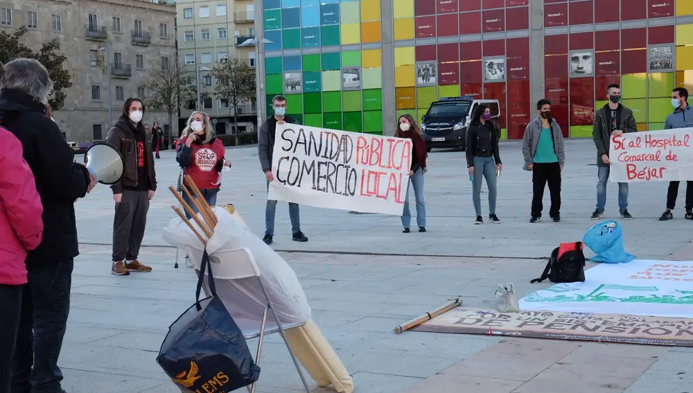 Concentración en Salamanca pidiendo una salida de la crisis justa y social