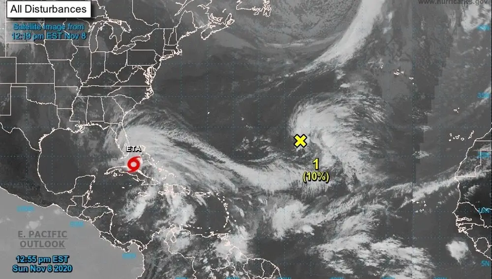 Fotografía satelital cedida por la Oficina Nacional de Administración Oceánica y Atmosférica (NOAA) por vía del Centro Nacional de Huracanes (NHC) donde se muestra la localización de la tormenta tropical acercándose a los Cayos de Florida
