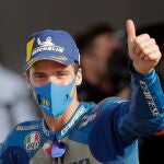 Joan Mir celebra su victoria en el circuito Ricardo Tormo, la primera de su vida en MotoGP y que le acerca al título mundial