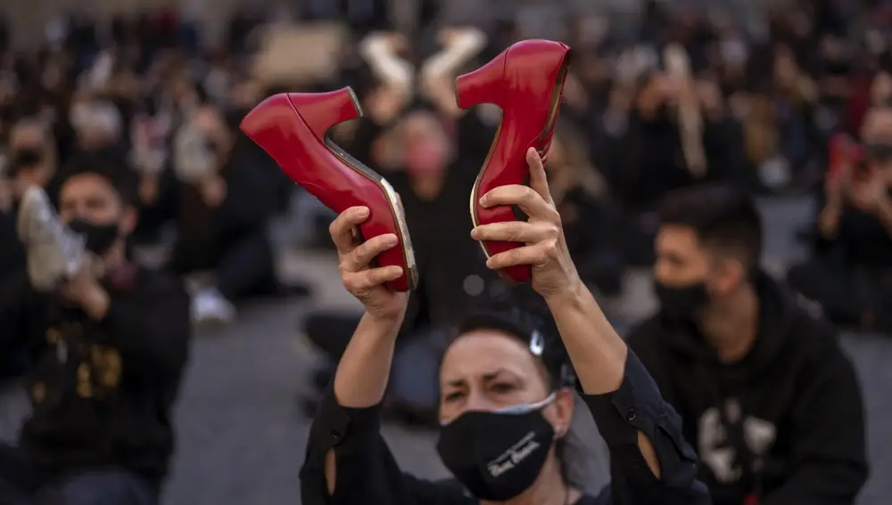 Una bailaora de flamenco, durante una protesta en Barcelona por la situación del sector