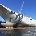 El buque "Juan Carlos I" en el dique seco de los astilleros de Puerto Real para su mantenimiento programado