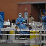 Personal sanitario durante los test serológicos masivos realizados en Torrejón de Ardoz
