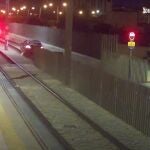 Imágenes de las cámaras del metro de Málaga donde se puede observar el vehículo que circuló más de un kilómetro por las vías conducido por una joven de 25 años que triplicaba la tasa de alcohol máxima permitidaPOLICÍA LOCAL DE MÁLAGA10/11/2020