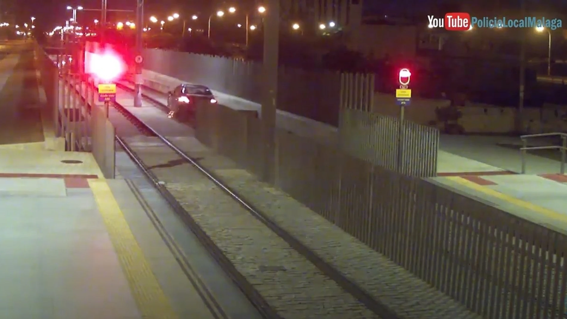 Imágenes de las cámaras del metro de Málaga donde se puede observar el vehículo que circuló más de un kilómetro por las vías conducido por una joven de 25 años que triplicaba la tasa de alcohol máxima permitidaPOLICÍA LOCAL DE MÁLAGA10/11/2020