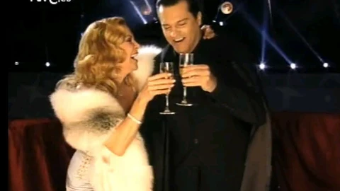 Ana Obregón y Ramón García durante las campanadas de 2004.