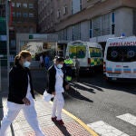 Sanitarios en el hospital Virgen del Rocío de Sevilla