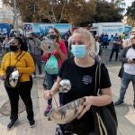 Trabajadores de la hostelería, taxistas y proveedores se manifiestan este miércoles en Cartagena para demandar al presidente de la Comunidad que les dejen trabajar. EFE/Marcial Guillén
