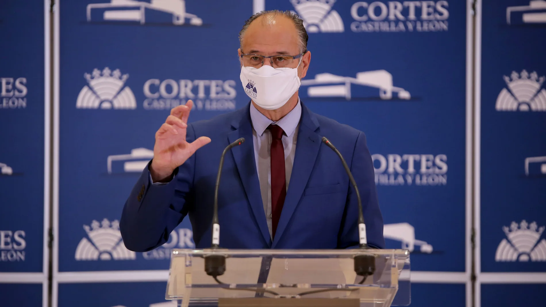 El presiente de las Cortes, Luis Fuentes