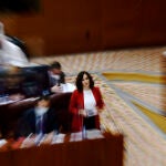 La presidenta de la Comunidad de Madrid, Isabel Díaz Ayuso, interviene durante una sesión de control al Gobierno en la Asamblea de Madrid (España), a 12 de noviembre de 2020. El Gobierno regional informará este jueves en el Pleno de la Asamblea de Madrid sobre la XXIII Conferencia de Presidentes donde se abordaron los criterios de reparto de los fondos europeos que llegarán a España.12 NOVIEMBRE 2020;FONDOS EUROPEOS COVID-19;CORONAVIRUSÓscar Cañas / Europa Press12/11/2020