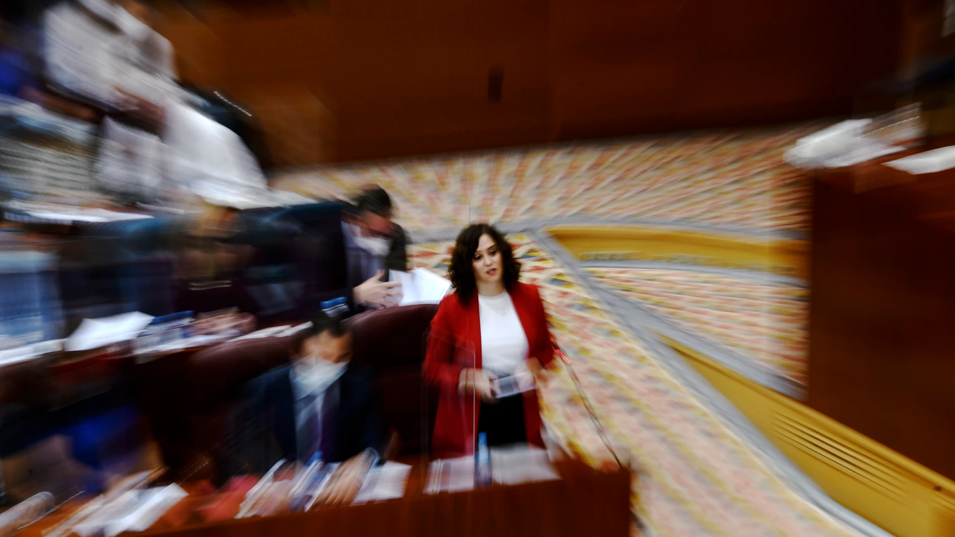 La presidenta de la Comunidad de Madrid, Isabel Díaz Ayuso, interviene durante una sesión de control al Gobierno en la Asamblea de Madrid (España), a 12 de noviembre de 2020. El Gobierno regional informará este jueves en el Pleno de la Asamblea de Madrid sobre la XXIII Conferencia de Presidentes donde se abordaron los criterios de reparto de los fondos europeos que llegarán a España.12 NOVIEMBRE 2020;FONDOS EUROPEOS COVID-19;CORONAVIRUSÓscar Cañas / Europa Press12/11/2020