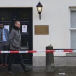 Impactos de bala en la embajada saudí en La Haya