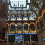 Vista del panel con la cotización del Ibex 35 en el parqué madrileño de la Bolsa este jueves