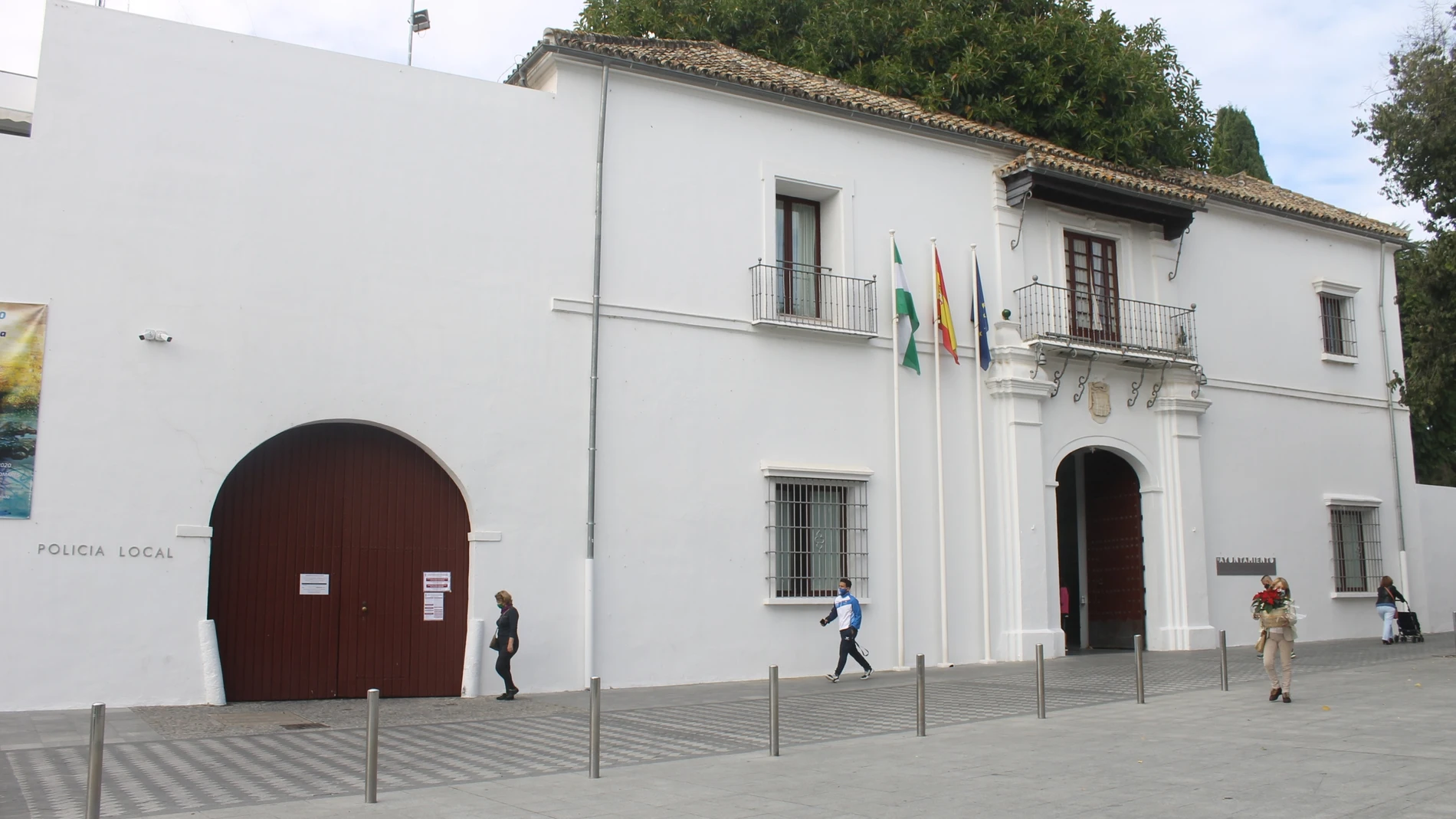 Fachada del Ayuntamiento de Tomares
