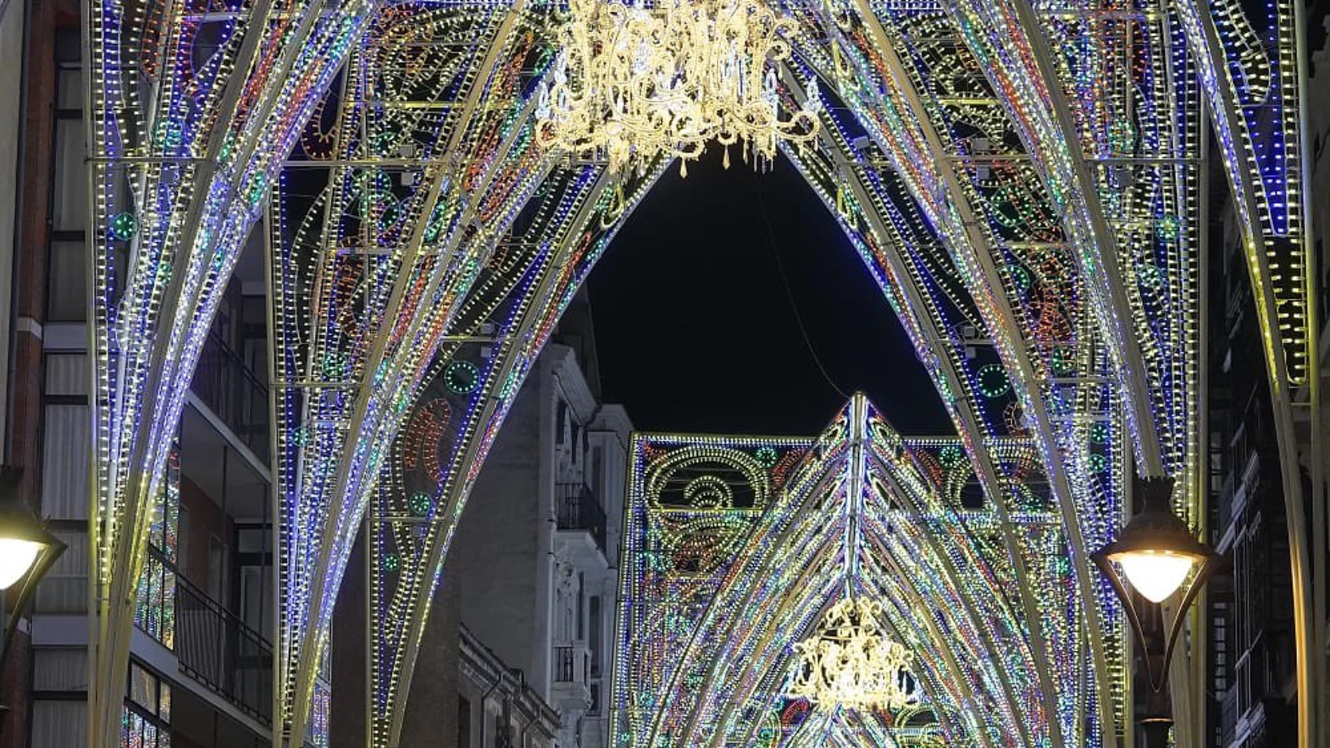 Valladolid adelanta el encendido de la iluminación navideña de sus calles