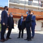 El consejero de la Presidencia, Ángel Ibáñez, durante su visita a la localidad burgalesa de Roa