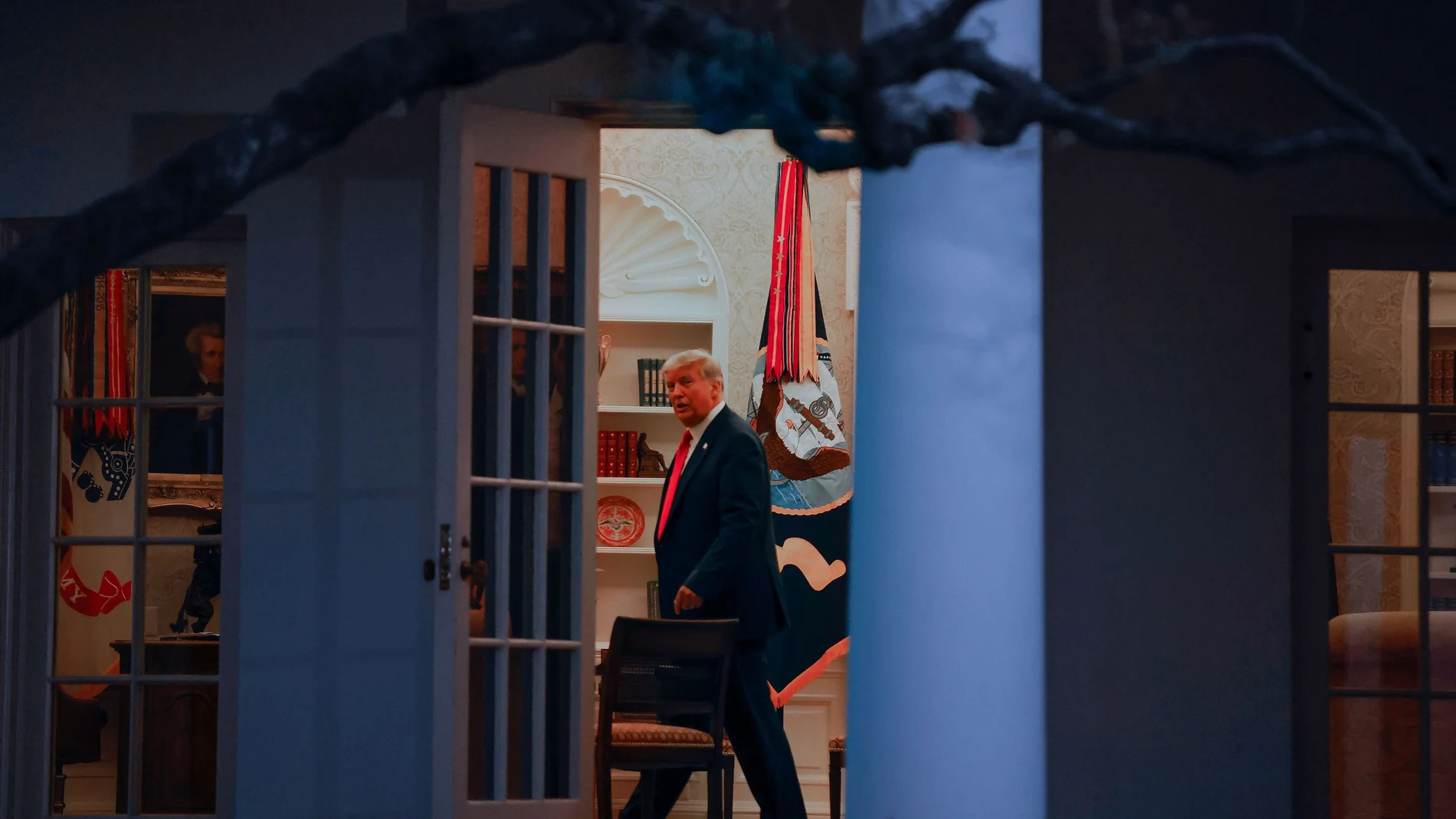 El presidente Donald Trump, en el Despacho Oval, tras participar en un acto oficial en la Casa Blanca