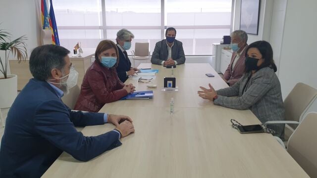 Isabel Bonig se reúne con Asecam