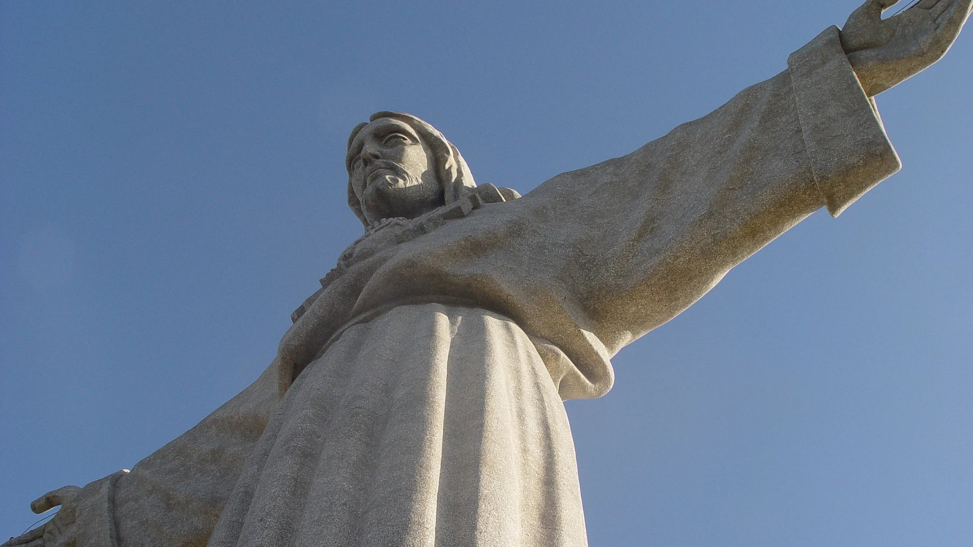 Detalle de la escultura del Cristo Rey de Lisboa.
