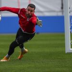 Miguel Ángel Moyá en un entrenamiento con la Real Sociedad.