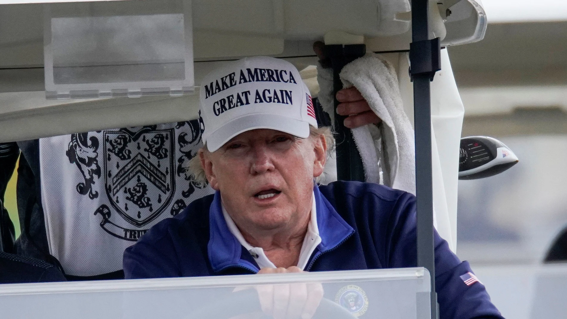 El presidente de EE UU, Donald Trump, en su campo de golf en Sterling, Virginia, ayer