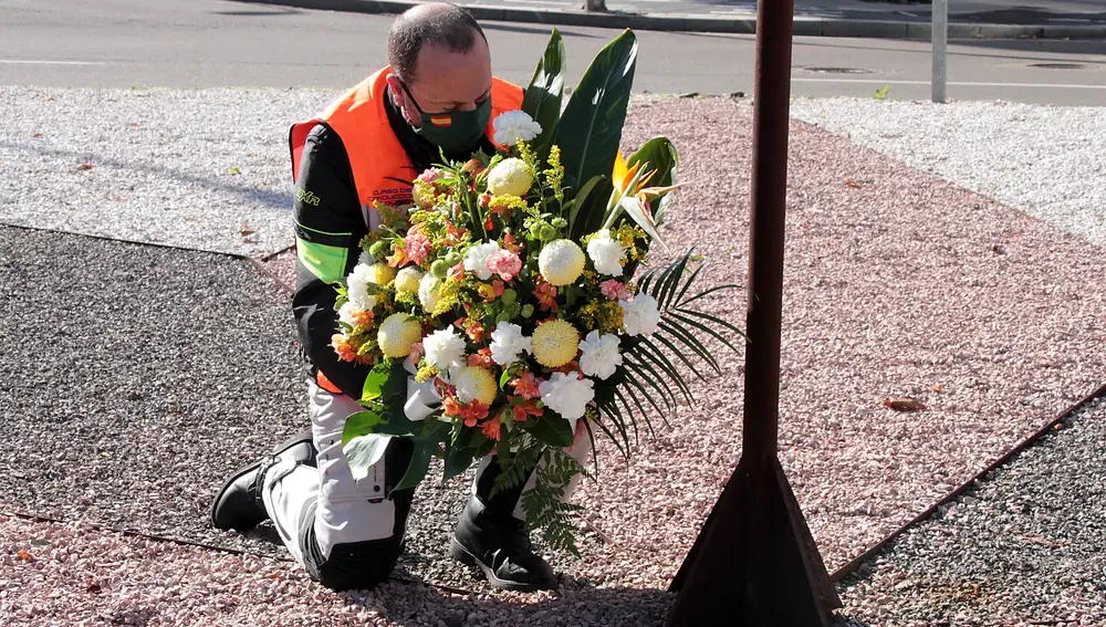 Ofrenda floral de la asociación AVATA en León