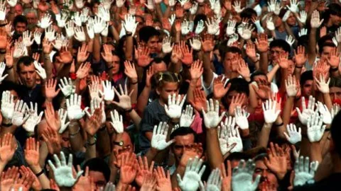 Imagen de la multitudinaria manifestación en repulsa del asesinato por ETA de Miguel Ángel Blanco
