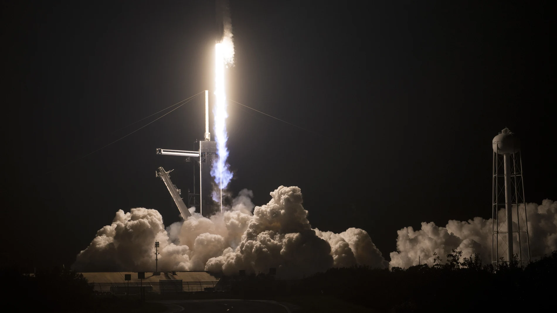 Despega con éxito la misión conjunta de la NASA y SpaceX hacia la Estación Espacial Internacional