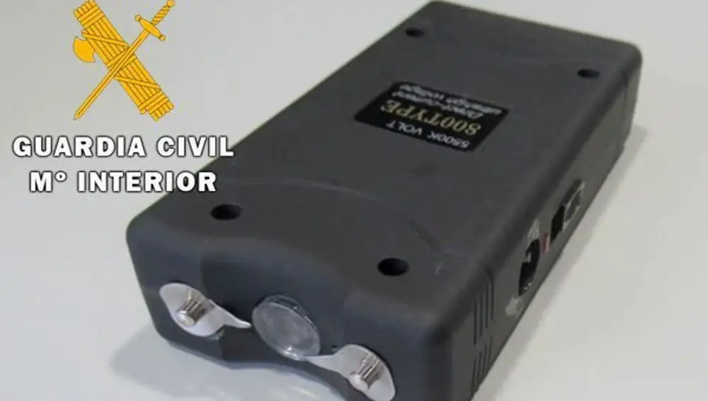 Arma taser incautada